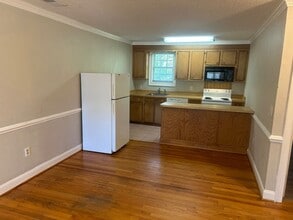 1019 Monticello St in West Columbia, SC - Building Photo - Building Photo