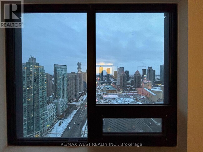 4015 The Exchange in Mississauga, ON - Building Photo - Building Photo