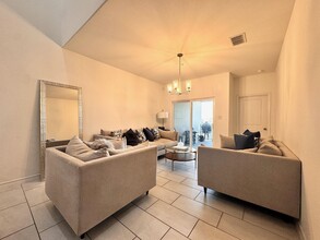 9913 Kaspar Dr in Laredo, TX - Foto de edificio - Building Photo