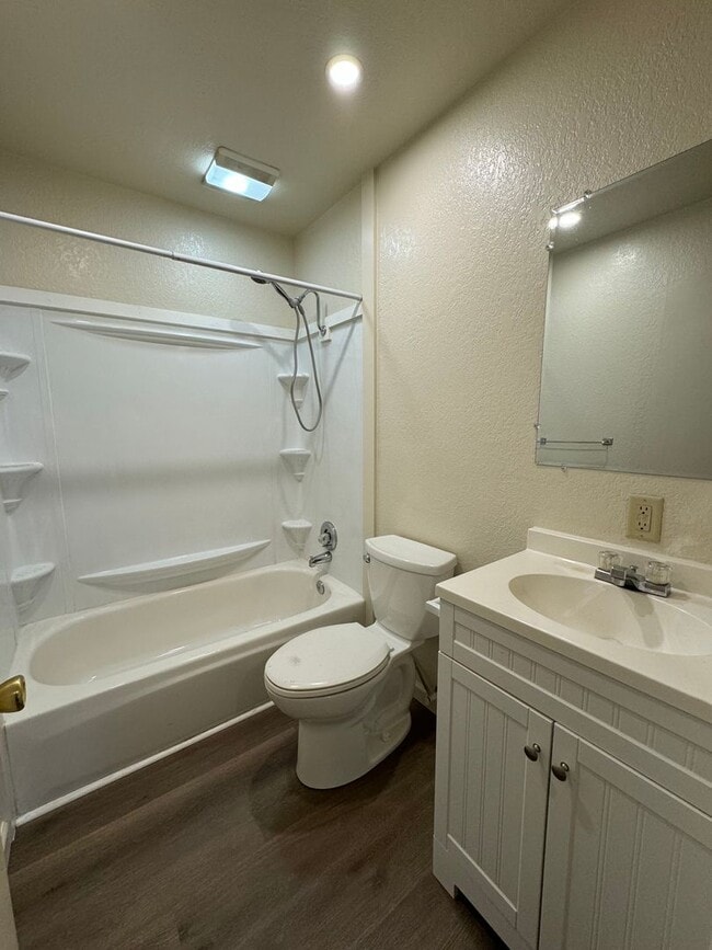 915 Division St in Klamath Falls, OR - Building Photo - Building Photo