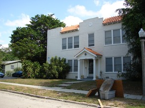 815 Upland Rd in West Palm Beach, FL - Foto de edificio - Building Photo