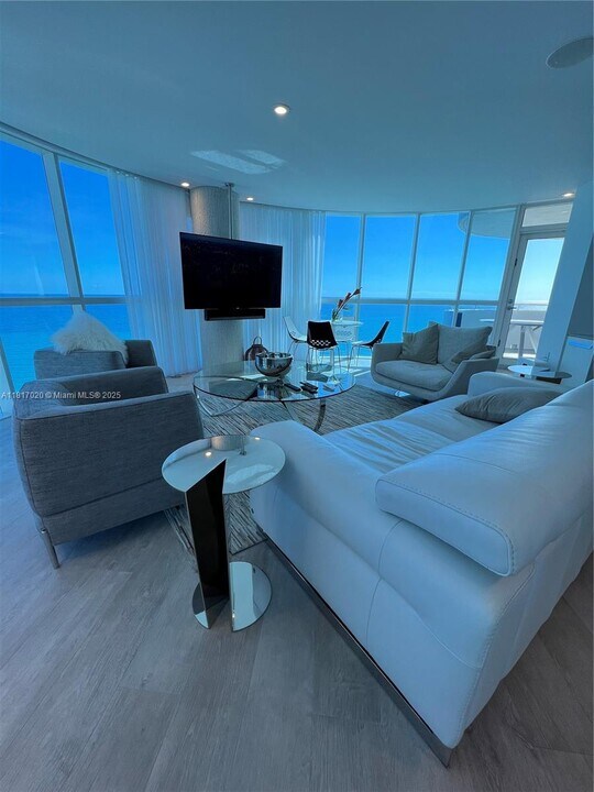6301 Collins Ave in Miami Beach, FL - Building Photo