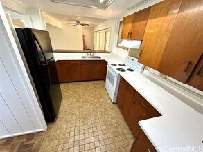 1940 Palamoi St in Pearl City, HI - Building Photo - Building Photo