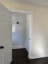 24 Alger St in New London, CT - Building Photo - Building Photo