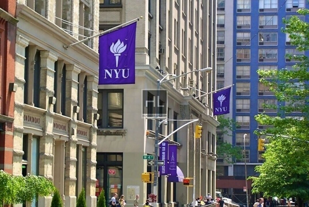 5 AVENUE in New York, NY - Building Photo