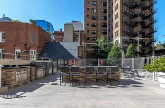 70 E Scott St, Unit 706 in Chicago, IL - Building Photo - Building Photo