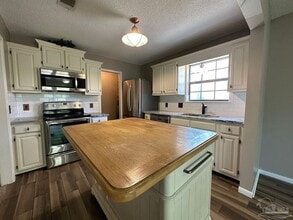 4831 E Olive Rd in Pensacola, FL - Building Photo - Building Photo