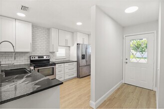 4722 Lakeside Cir in West Palm Beach, FL - Building Photo - Building Photo