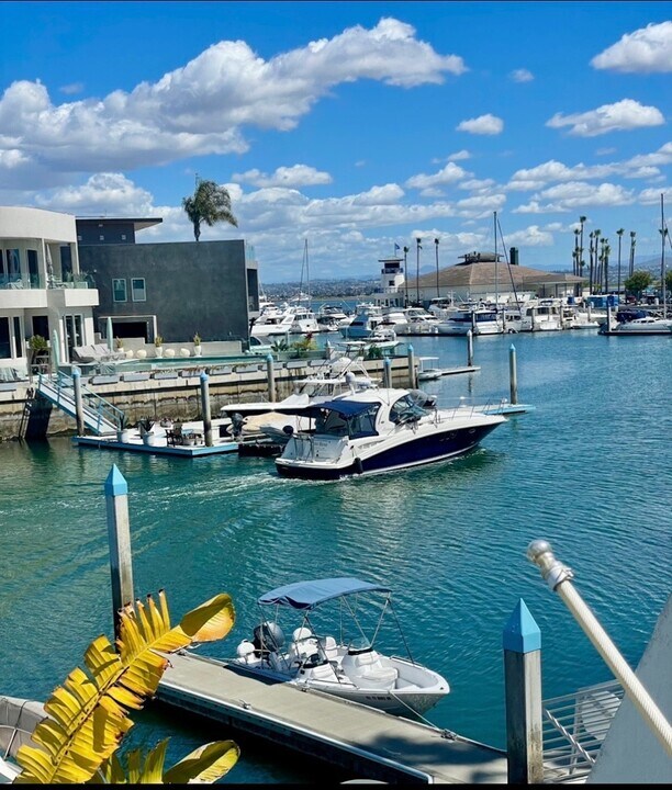 48 Antigua Ct, Unit Antigua in Coronado, CA - Building Photo