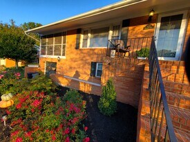 621 Broadview Dr in Harrisonburg, VA - Building Photo