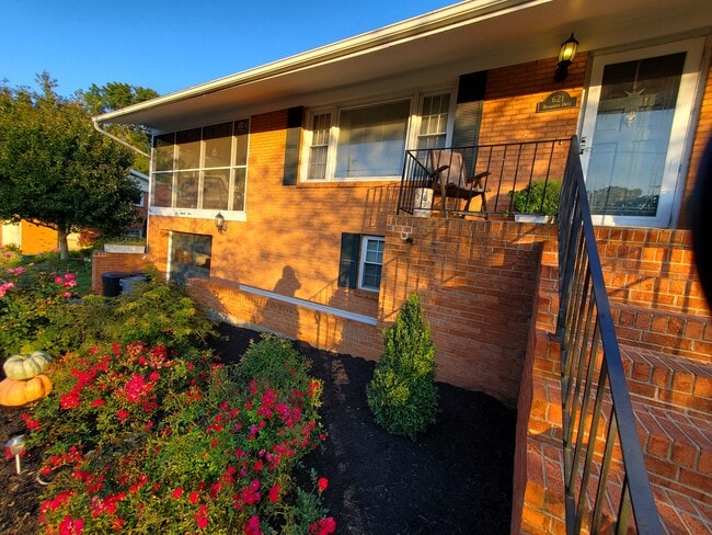 property at 621 Broadview Dr