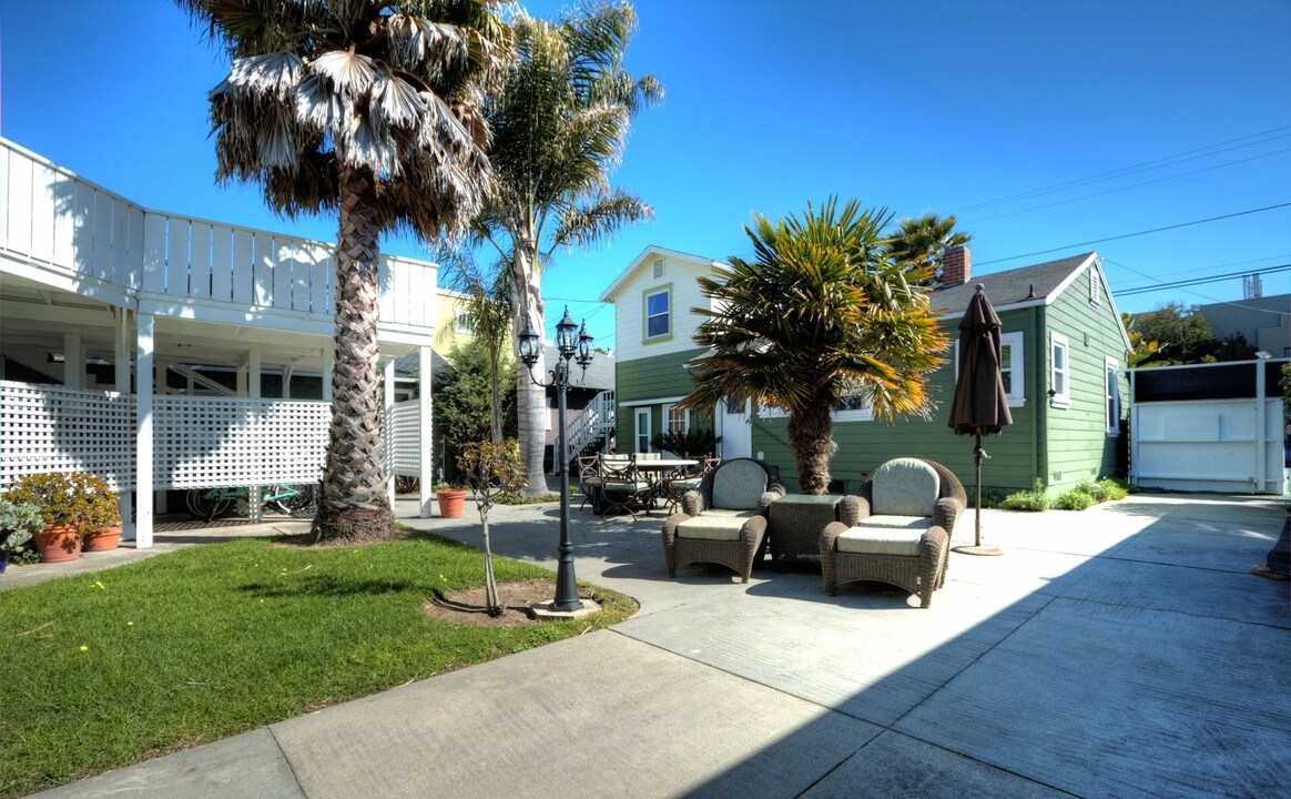 Harbor Place in Santa Cruz, CA - Building Photo