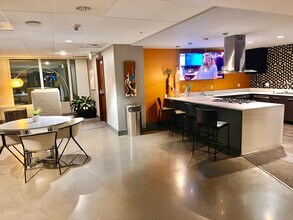 11011 NE 9th St, Unit SI ID1369962P in Bellevue, WA - Building Photo - Building Photo