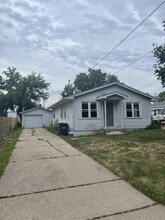 337 E Lally St in Des Moines, IA - Building Photo - Building Photo