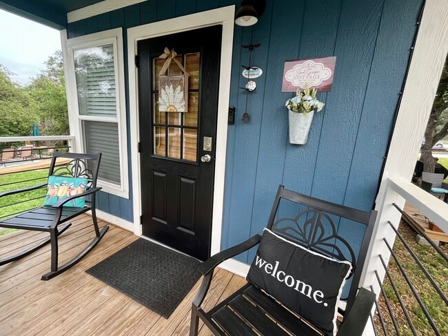 1183 Lavaca in Canyon Lake, TX - Building Photo - Building Photo