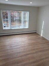 160 McKay Rd in Huntington Station, NY - Building Photo - Building Photo