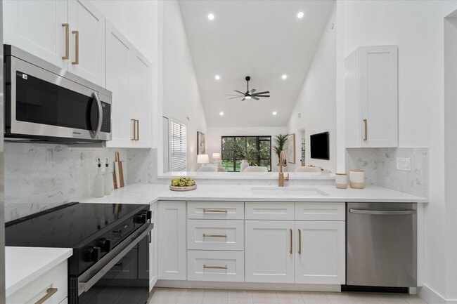 property at 441 Ashwood Pl