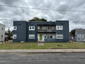 2107 16th St, Unit 2 in Corpus Christi, TX - Foto de edificio - Building Photo