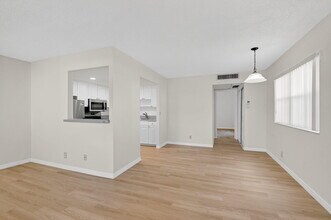 51 Flanders B in Delray Beach, FL - Building Photo - Building Photo