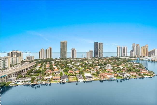 19101 NE 36th Pl in Aventura, FL - Foto de edificio - Building Photo