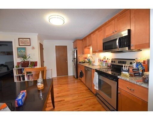 88 Charles St-Unit -5 in Waltham, MA - Foto de edificio - Building Photo
