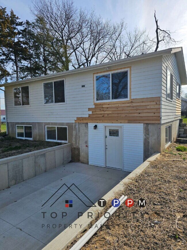 property at 1095 3rd St