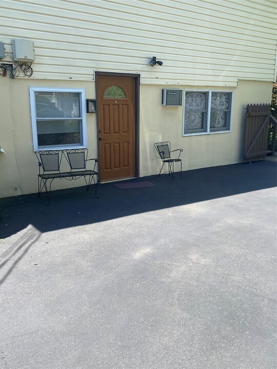 82 Adams Ct in Pearl River, NY - Building Photo