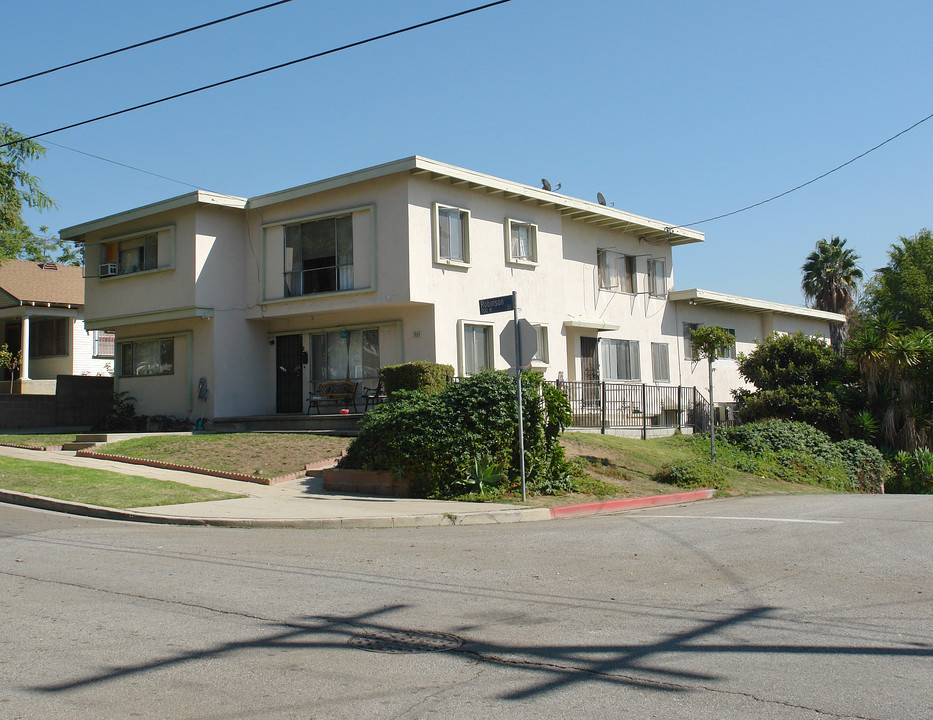 700 Robinson St in Los Angeles, CA - Foto de edificio