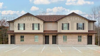 107 Smithson Ln in Clarksville, TN - Building Photo