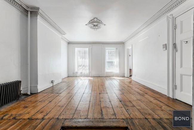 311 West 17th Street in New York, NY - Building Photo - Building Photo