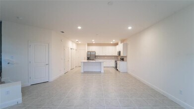 4887 Cross Pr Pkwy in St. Cloud, FL - Building Photo - Building Photo