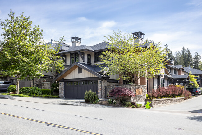 555 Raven Woods Dr in North Vancouver, BC - Building Photo - Primary Photo