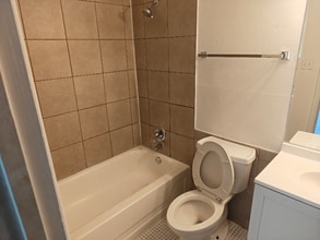 2216 W Nichols Rd in Arlington Heights, IL - Building Photo - Building Photo