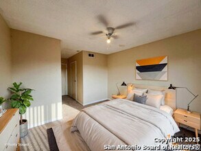 3243 Nacogdoches Rd in San Antonio, TX - Building Photo - Building Photo