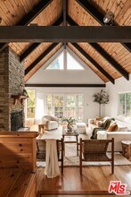 20500 Paradise Ln in Topanga, CA - Building Photo - Building Photo
