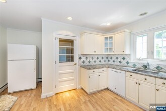665 E Edgewater Ave in Ridgefield, NJ - Building Photo - Building Photo