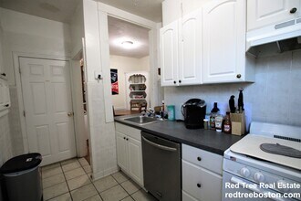 316 Saint Paul St, Unit 3 in Brookline, MA - Building Photo - Building Photo