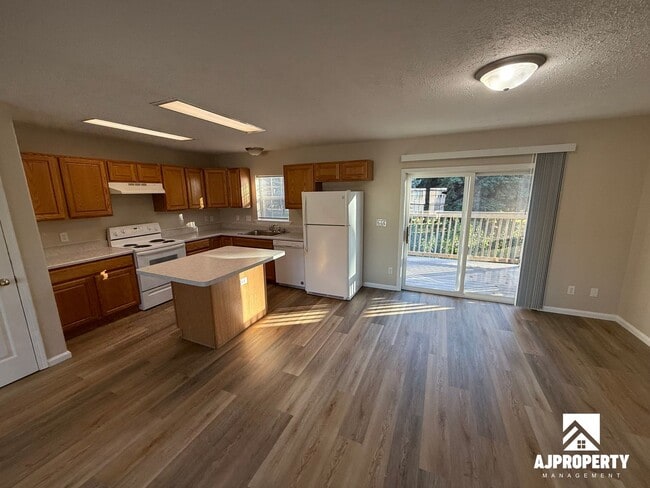 property at 931 S Newcomb Ave