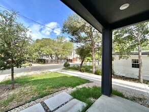 1403 Cometa St in Austin, TX - Building Photo - Building Photo