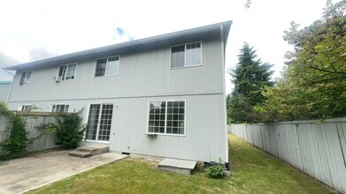 15325-15327 Berry Valley Rd SE in Yelm, WA - Building Photo - Building Photo