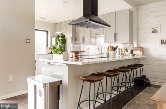 114 Roberts Ln in Alexandria, VA - Building Photo - Building Photo