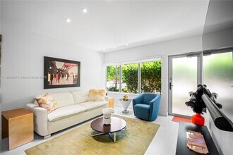2135 Washington Ct in Miami Beach, FL - Building Photo - Building Photo
