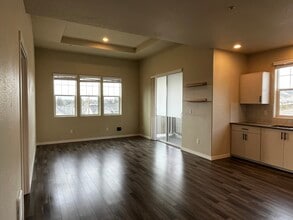 17182 SW Appledale Rd, Unit 405 in Beaverton, OR - Foto de edificio - Building Photo
