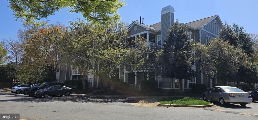 1705 Lake Shore Crest Dr in Reston, VA - Building Photo