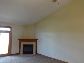 945 Dianthus Ct in Reynoldsburg, OH - Building Photo - Building Photo