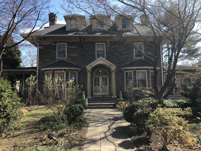 321 N Narberth Ave in Narberth, PA - Foto de edificio - Building Photo