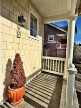 32 NE Sunset St in Poulsbo, WA - Building Photo - Building Photo