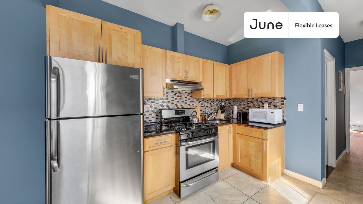 301 E 104th St in New York, NY - Building Photo