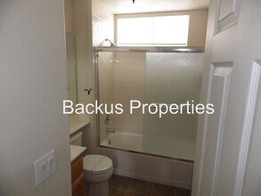 1070 Faulkner St in Salinas, CA - Building Photo - Building Photo