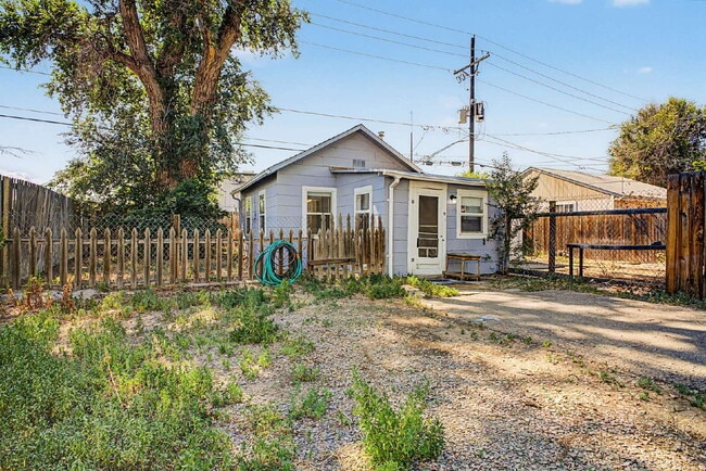 property at 2841 S Delaware St